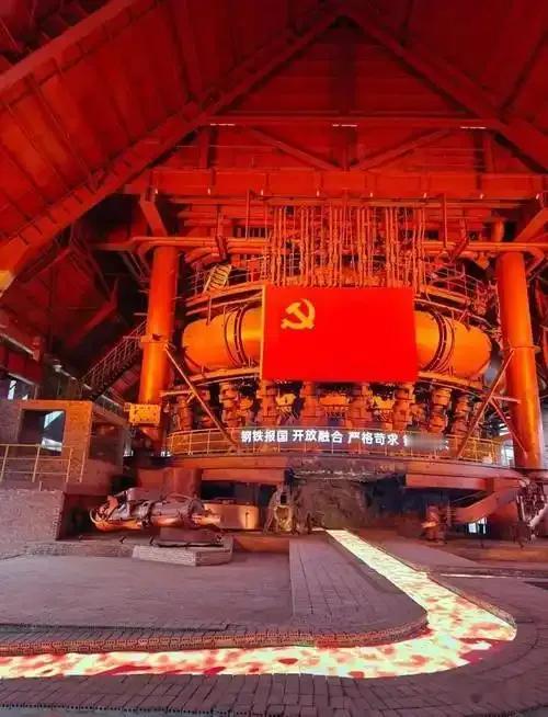 什么是“与时俱进”？什么是“撸起袖子加油干”？看武汉这座工业重镇，正在用汗水书写