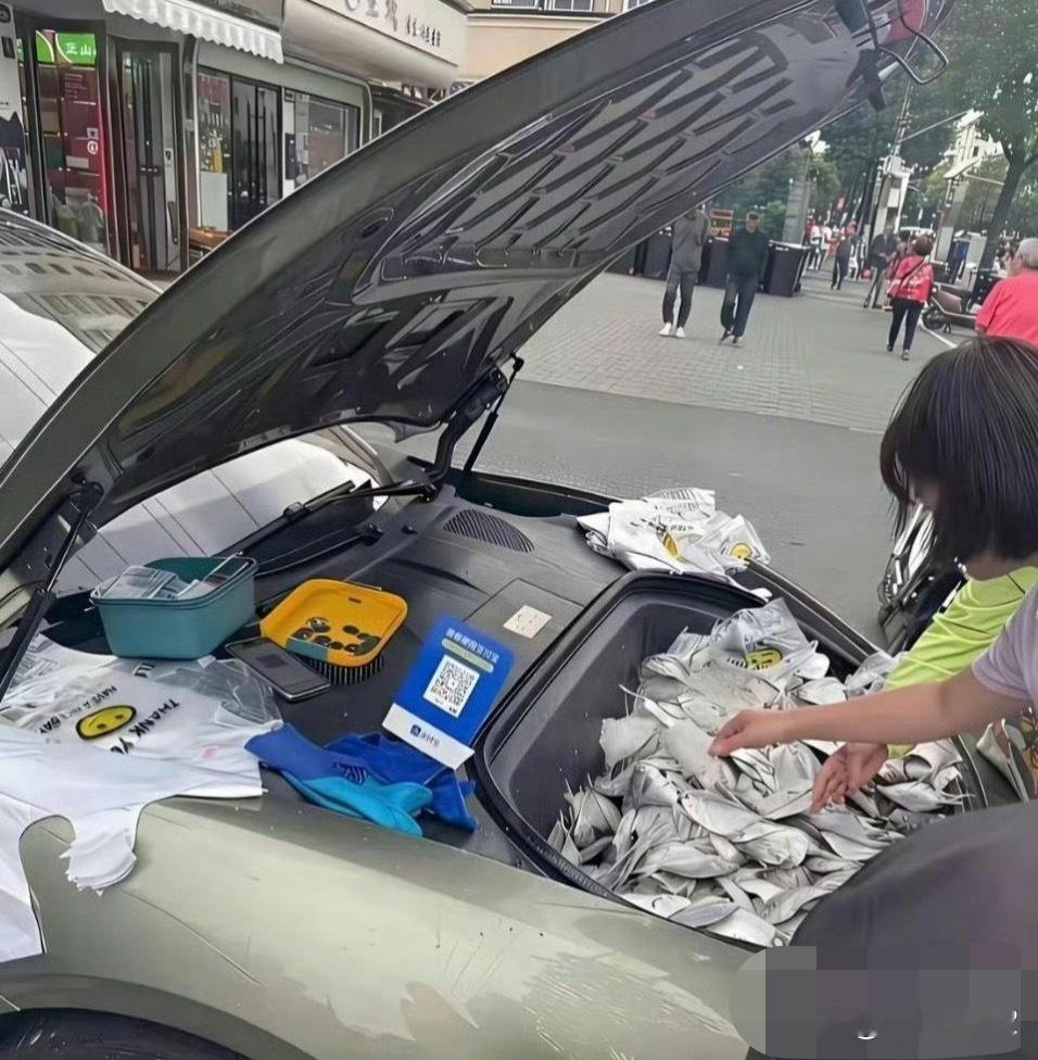 雷军看到这一幕也该欣慰了吧，终于有人懂他了 