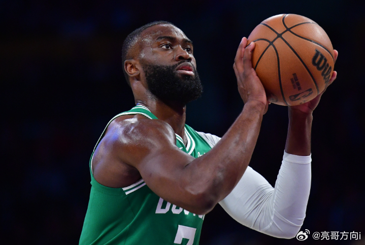 凯尔特人主场119-109复仇雷霆，终结对手12连胜。赛后，凯尔特人球星杰伦·布