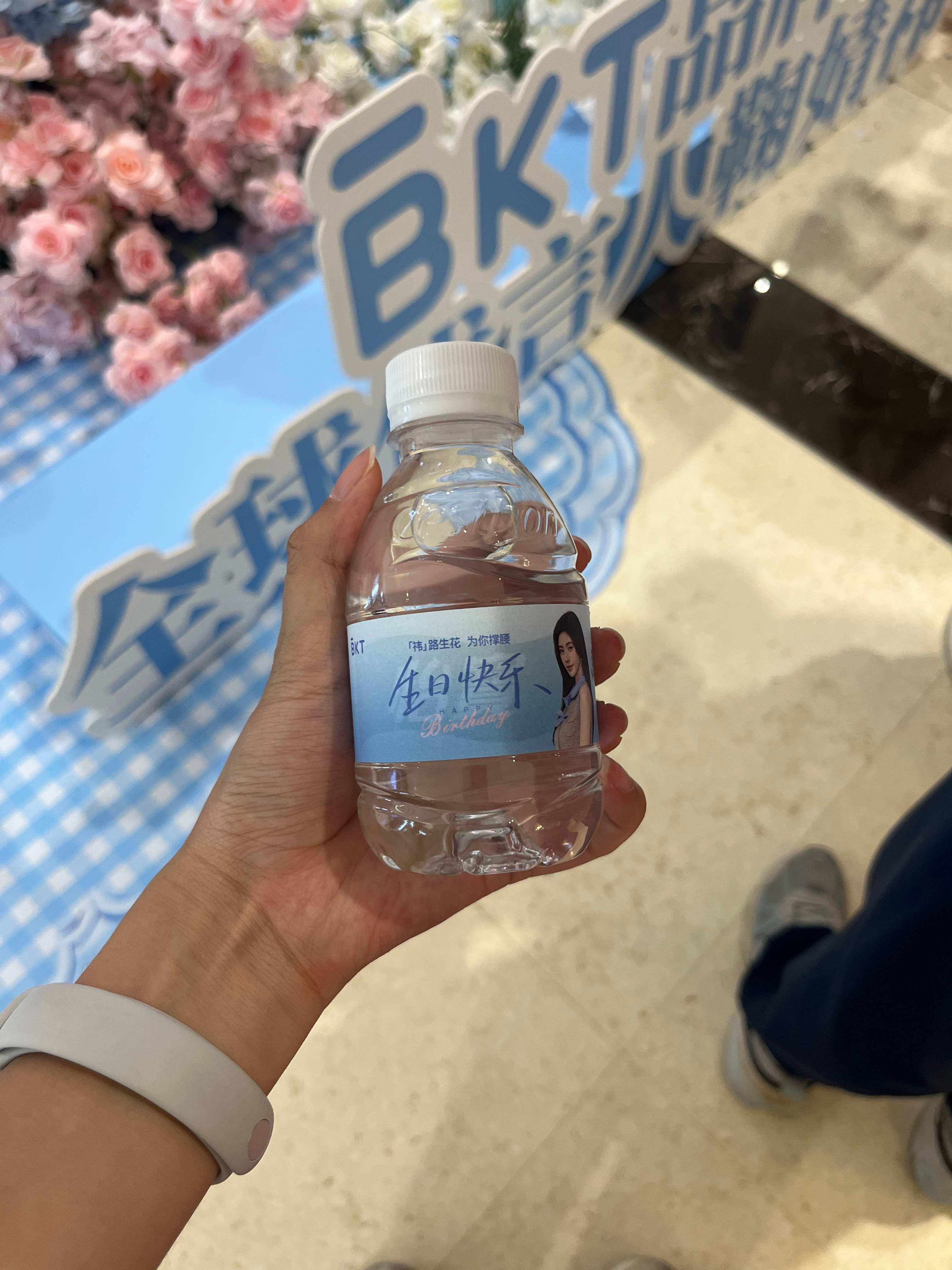 鞠婧祎周边市场  品牌方妈妈你真的很好 