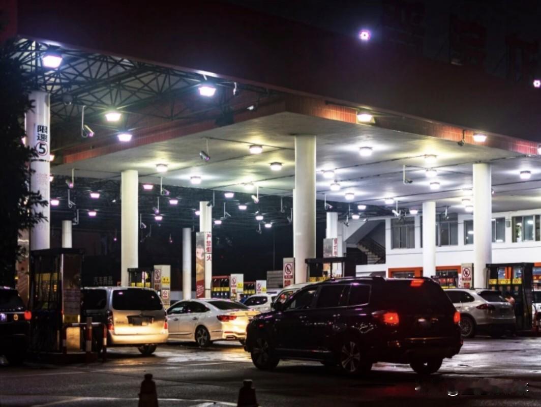 油费肉疼：每月油钱直接砍半，省下的钱够买好多奶茶！
充电省心：家充桩一度电几毛，