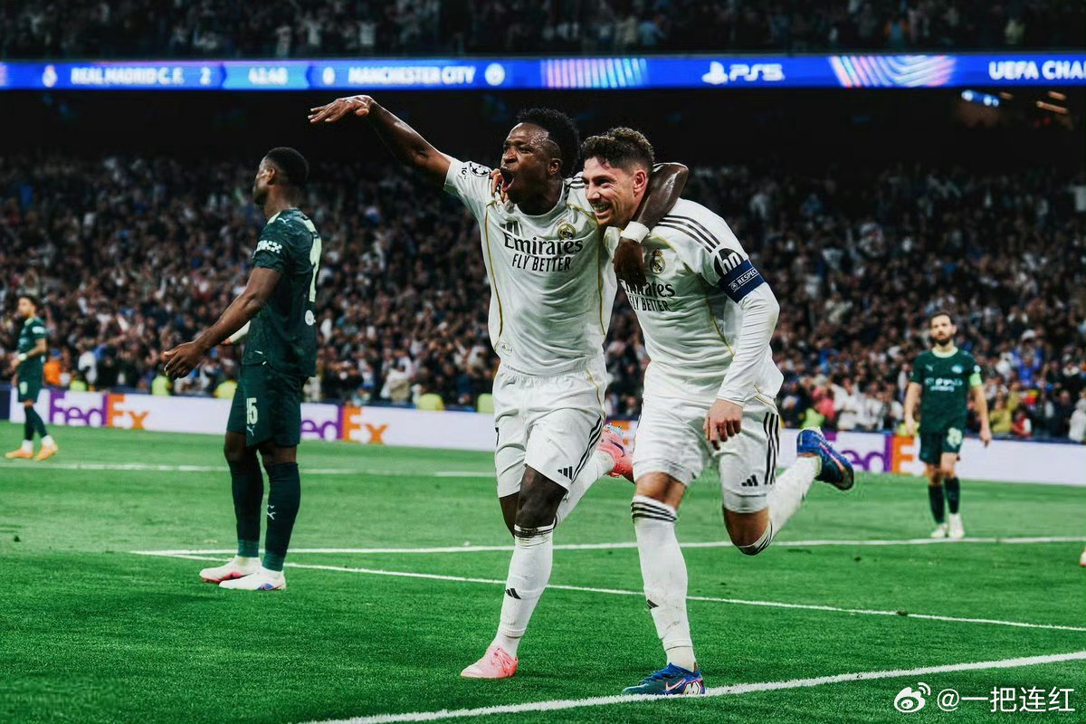 欧冠1/8决赛首回合，巴尔韦德上演帽子戏法，助皇马3-0击败曼城。他在欧冠赛场累