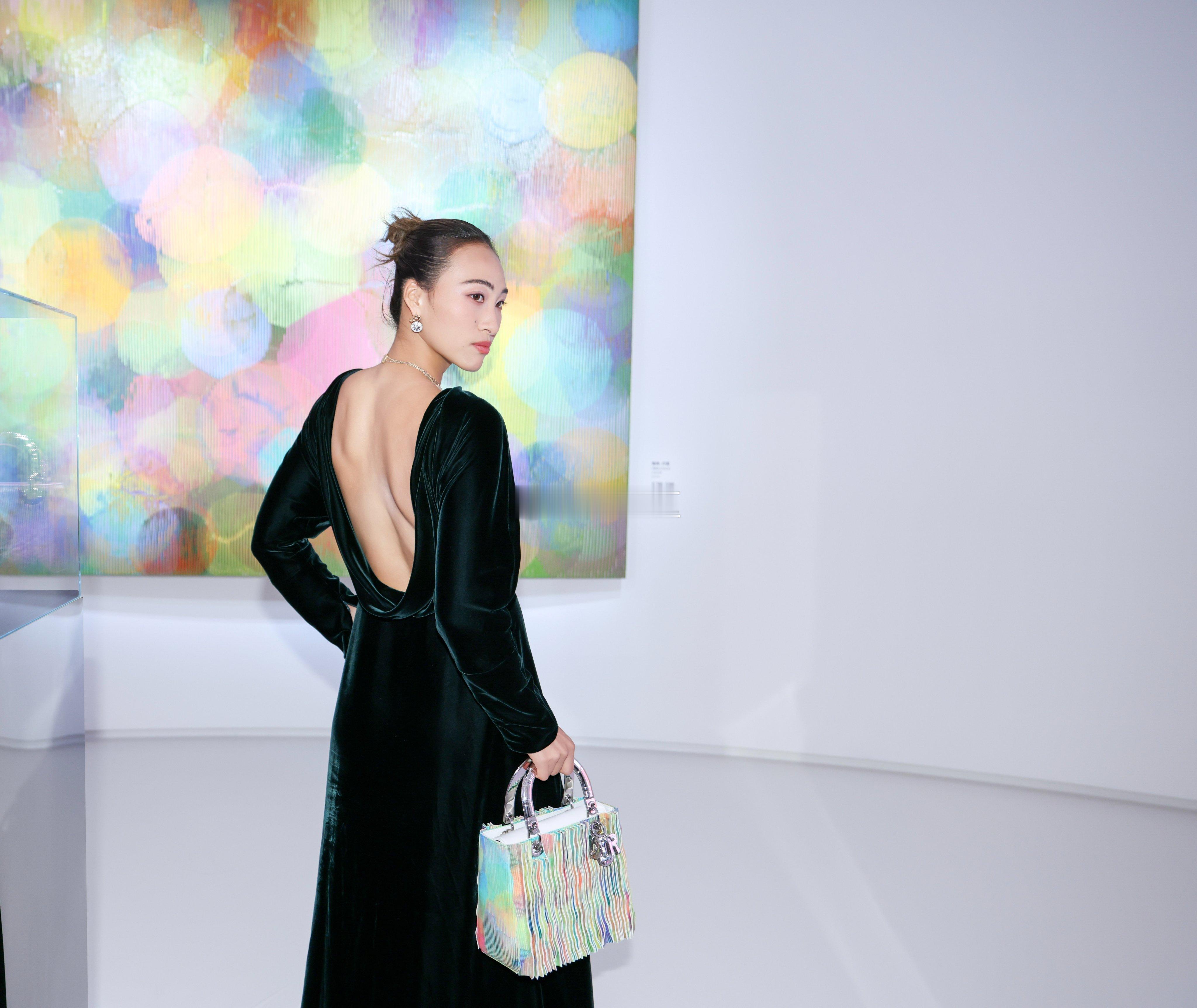 郑钦文有点过分美丽了 