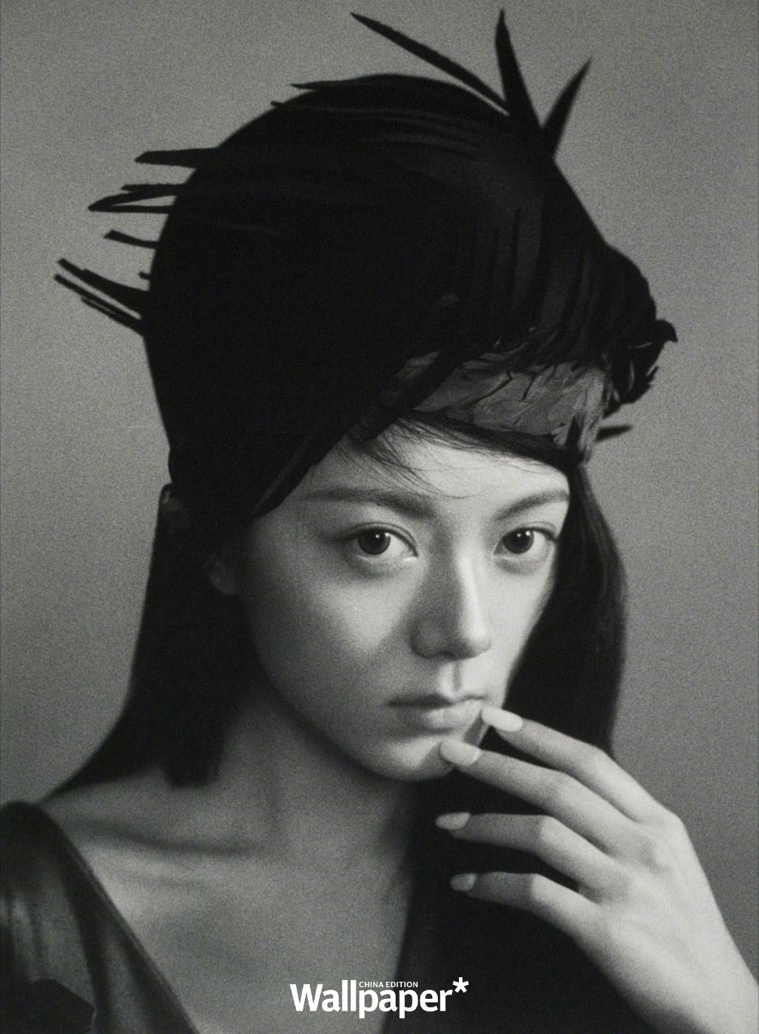 赵今麦Wallpaper封面起伏的纹路，是成长的刻度我们麦麦美的很厉害时尚感满分