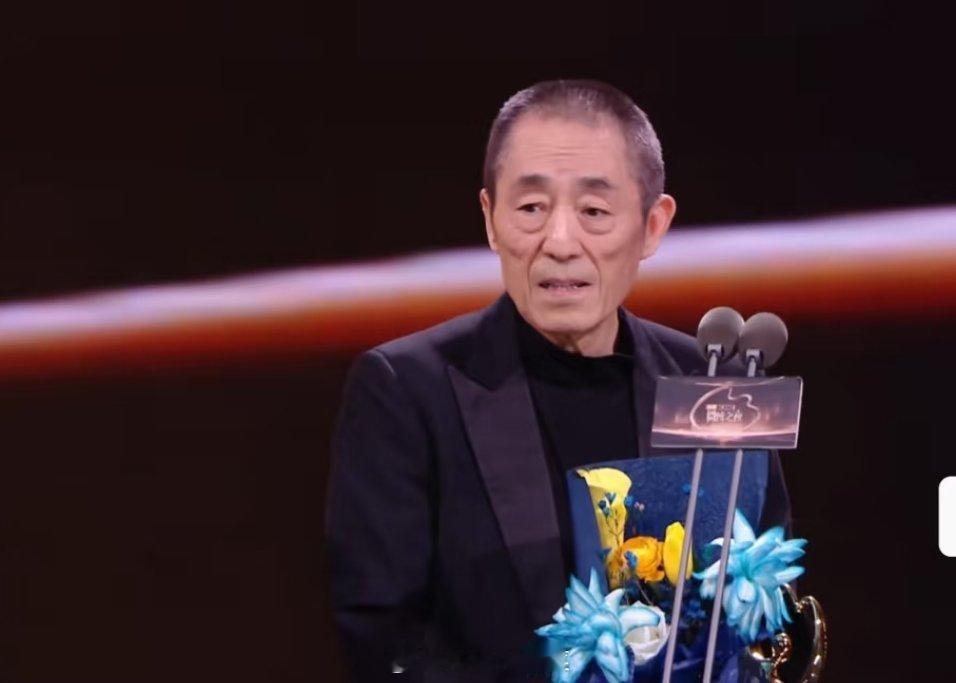 哈哈哈哈老谋子太敢说了😂如果微博还在的话…论此时台下微博老板高管们的内心os。