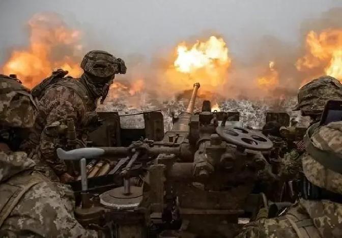 果不其然。

北约突然宣布了，2025年将追加350亿欧元安全援助，重点补防空与