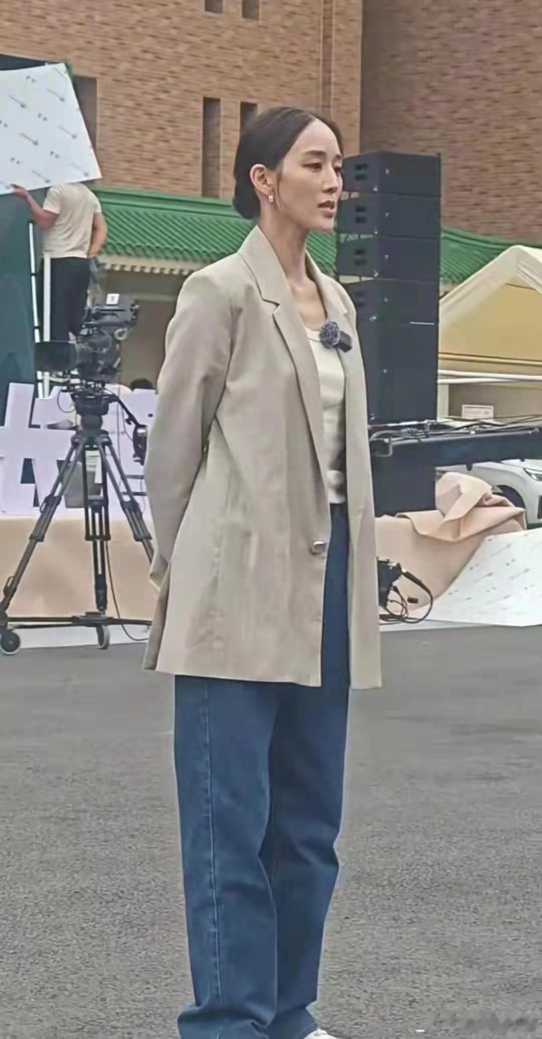 张钧甯长春被偶遇，本人也太漂亮了又高又瘦的，脸很小也很精致! ​​​
