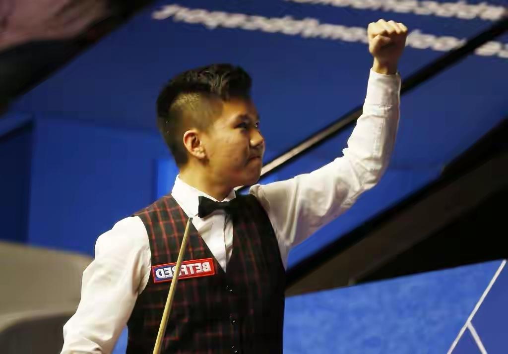 又一个爆冷！世界斯诺克排名第25位的中国选手周跃龙在今晨刚结束的威尔逊公开赛第三