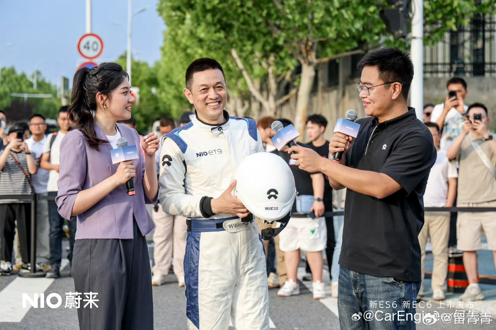 现在造车太费CEO了，网上我看到李斌开着新款的ES6以125km/h的车速在封闭