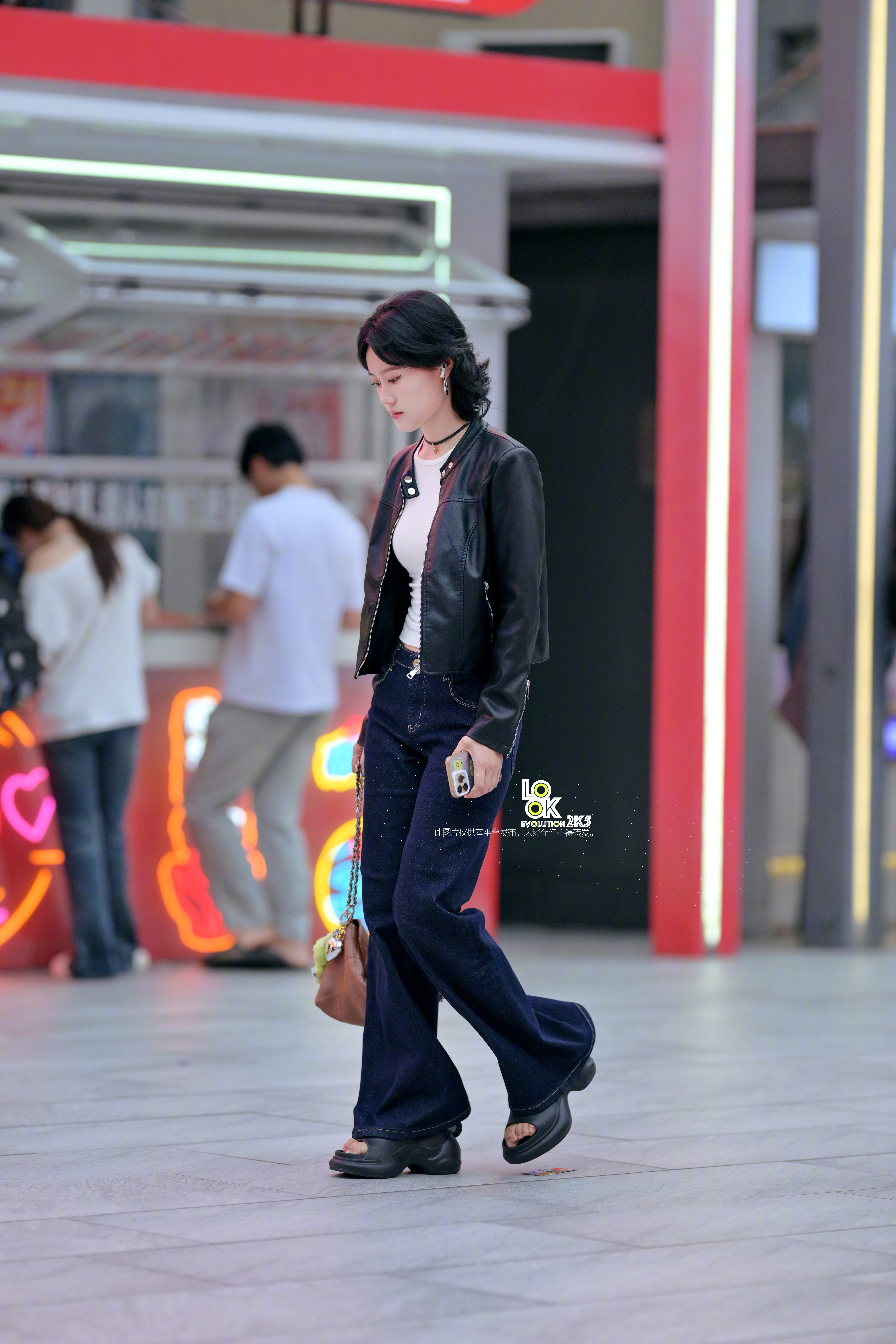 神秘的黑色穿搭 