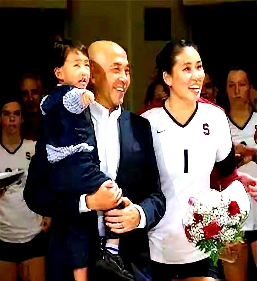 1995年中国女排喊郎平回国救火她转头就把美国别墅豪车全给了前夫。
 
那时候女