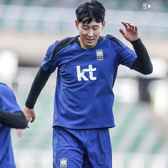 #韩国23人名单主力尽出#   【韩国队23人大名单出炉 】 今日19:00世预