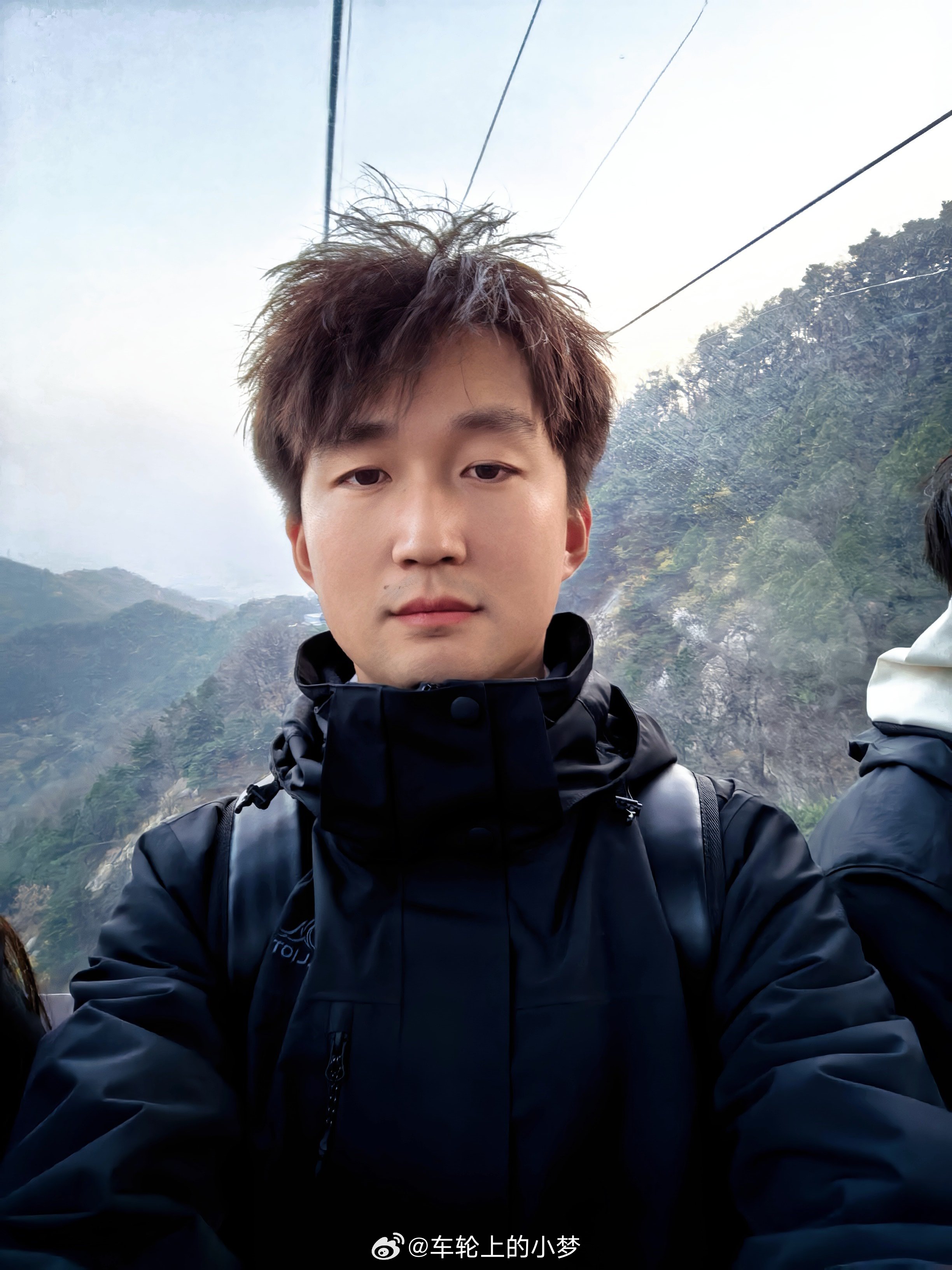 风停了，天没晴，坐索道下山咯~（人已经呆了，回去吃饭睡觉，下午撤） 泰安·泰山风