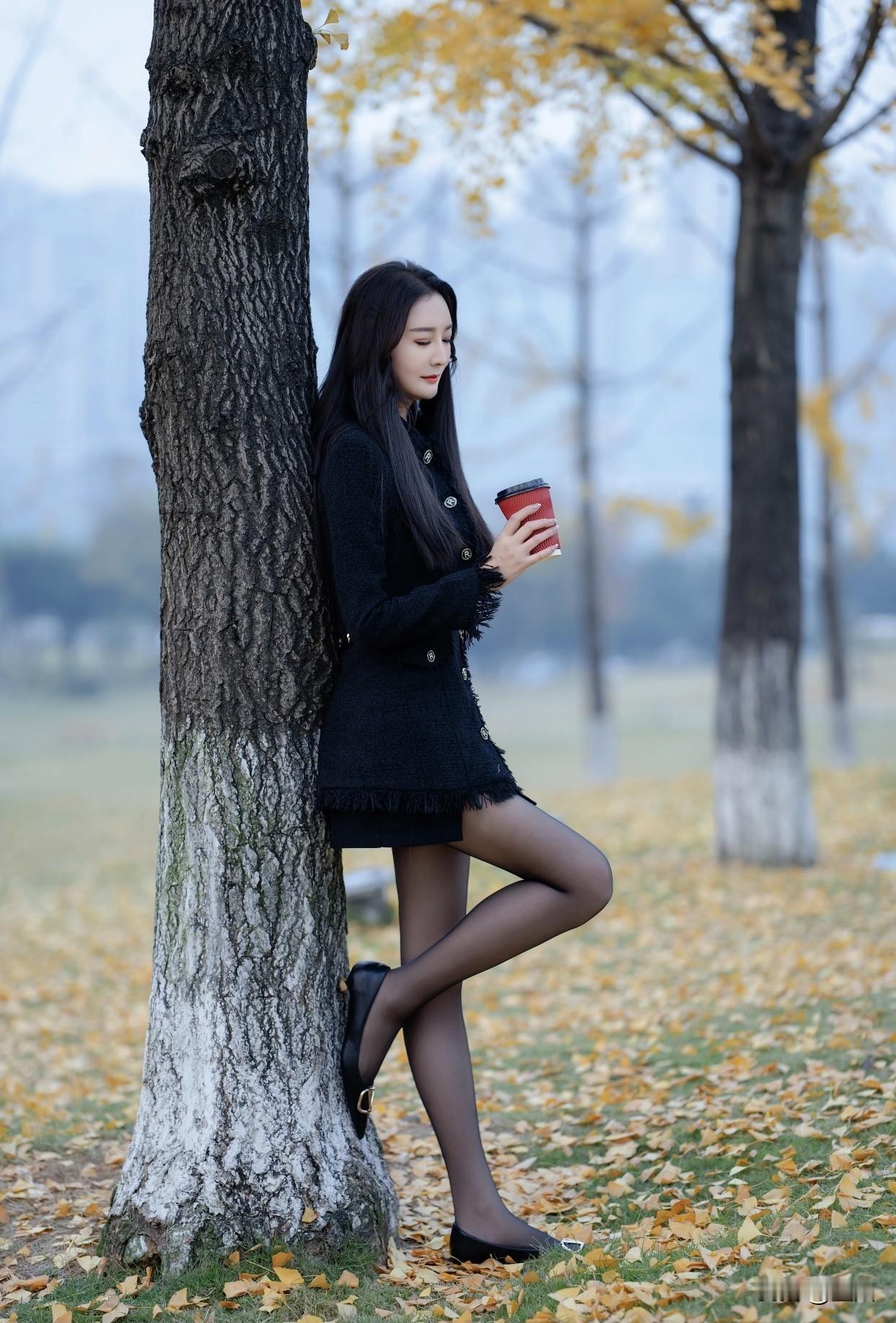 什么样的美人算是东方美人含蓄内敛：情感表达不张扬。