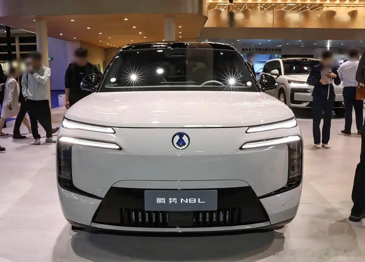 【31.98万起！腾势N8L闪充版上市：9分钟充97%，大六座插混SUV】6月2