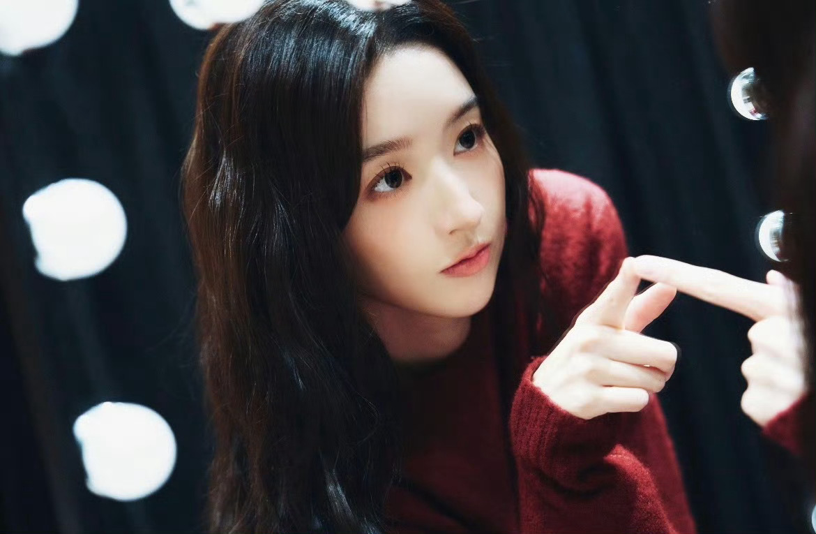 王玉雯好像知道自己很美！我的王姐，要天天开心哦～ 