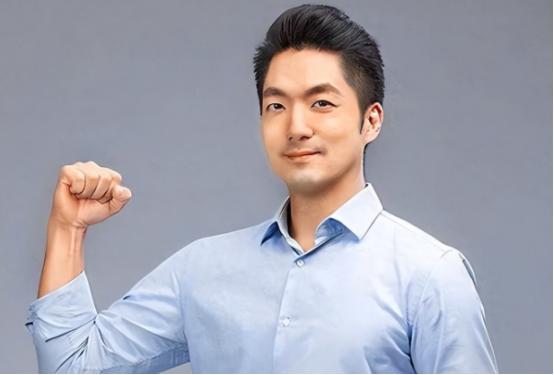 10月15日台媒爆料，蒋万安居然当众表示：郝龙斌是“稳健务实”的主席人选，并且他