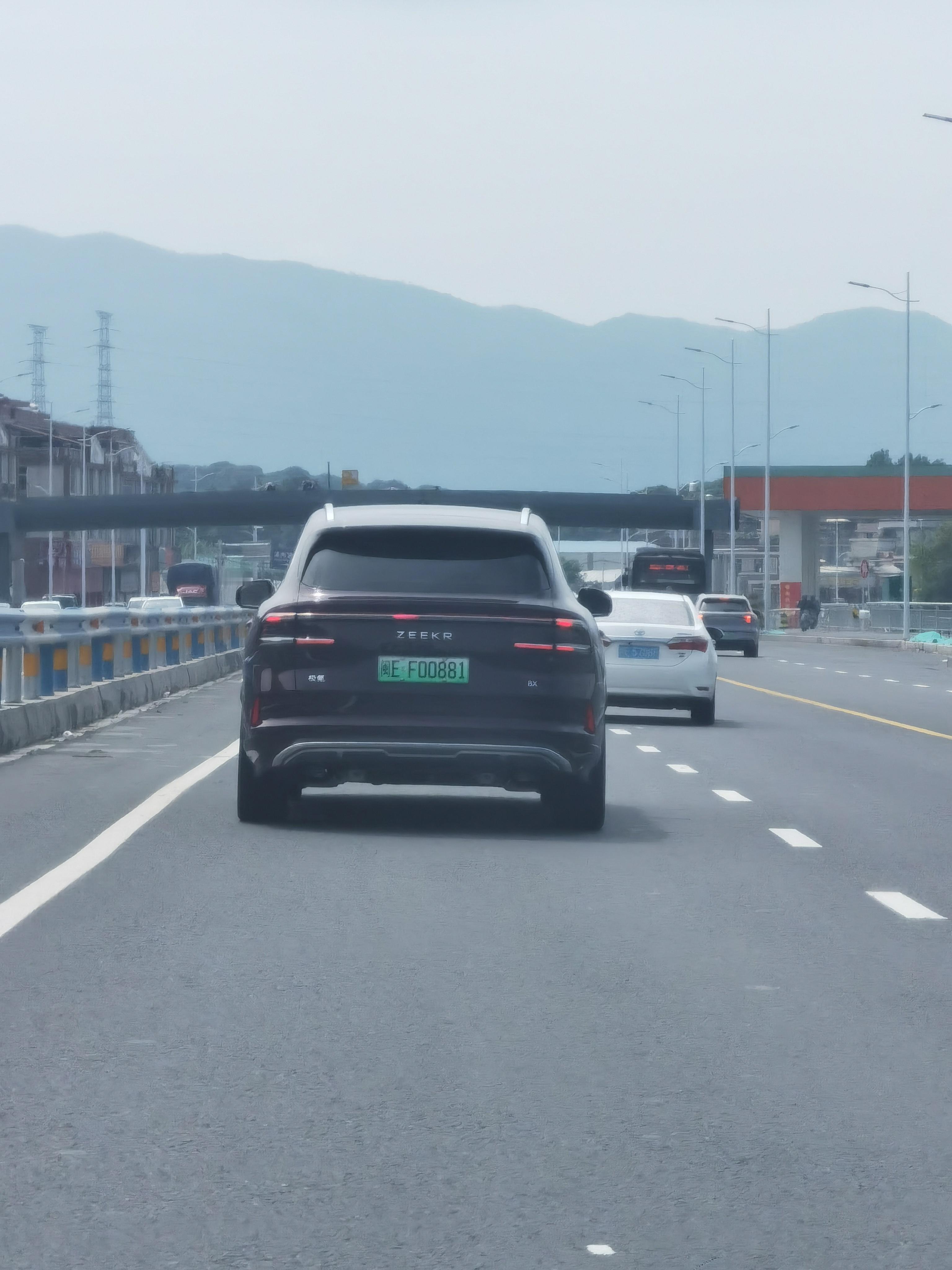 人家的极氪 8X 都已经上路了实名羡慕 