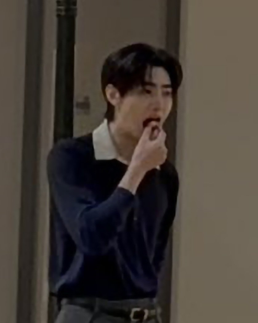 朴成训[超话] 261004 DUNKIN签售＆咖啡活动别人上班        