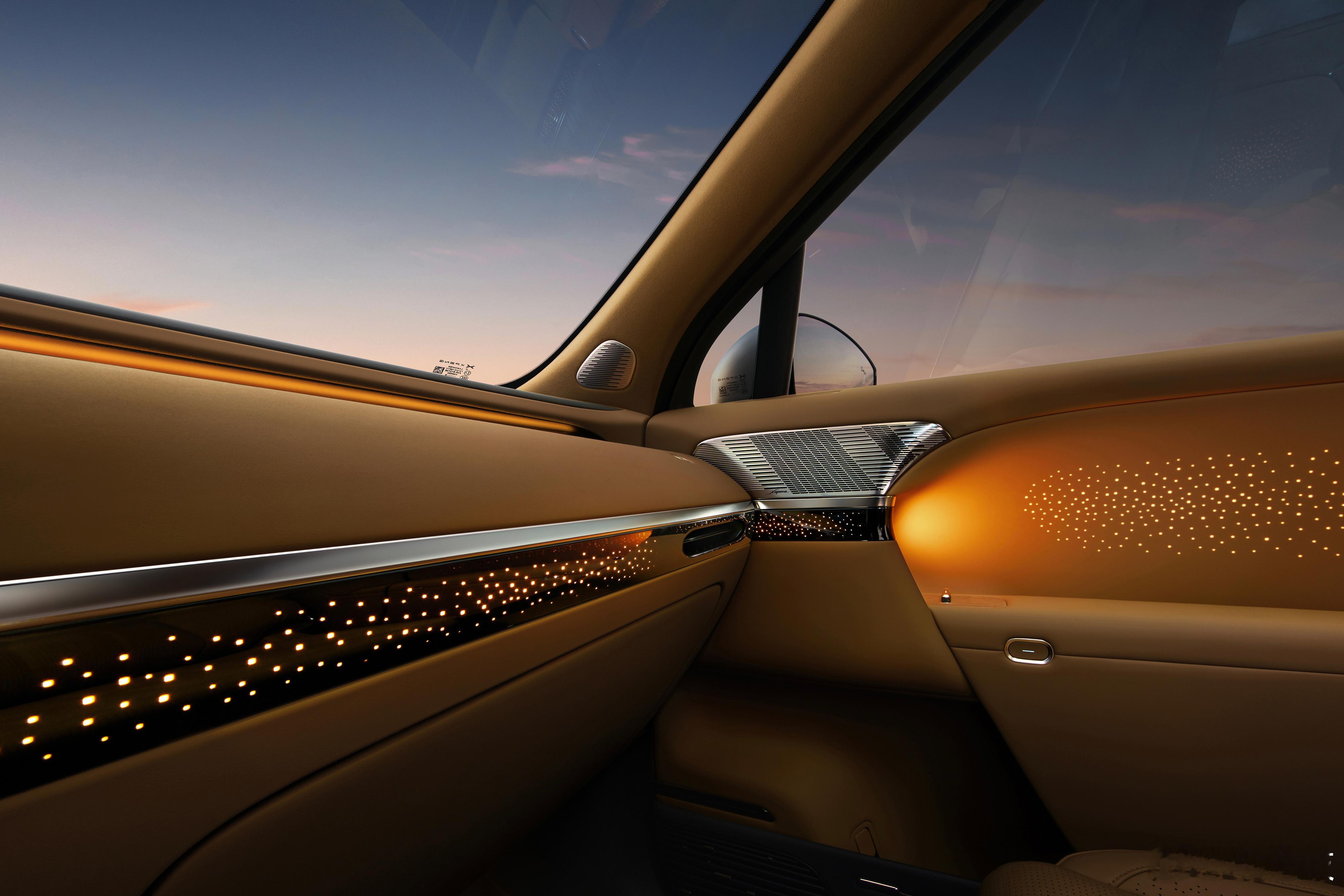 小鹏GX内饰来了！打眼一看过于平淡无奇，也许是要回归驾驶本身吧！大家觉得这套内饰