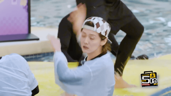 邓超说没看五哈的别看了哈哈哈哈哈 我刚才还在想这周综艺看什么，邓超这波直接给我送