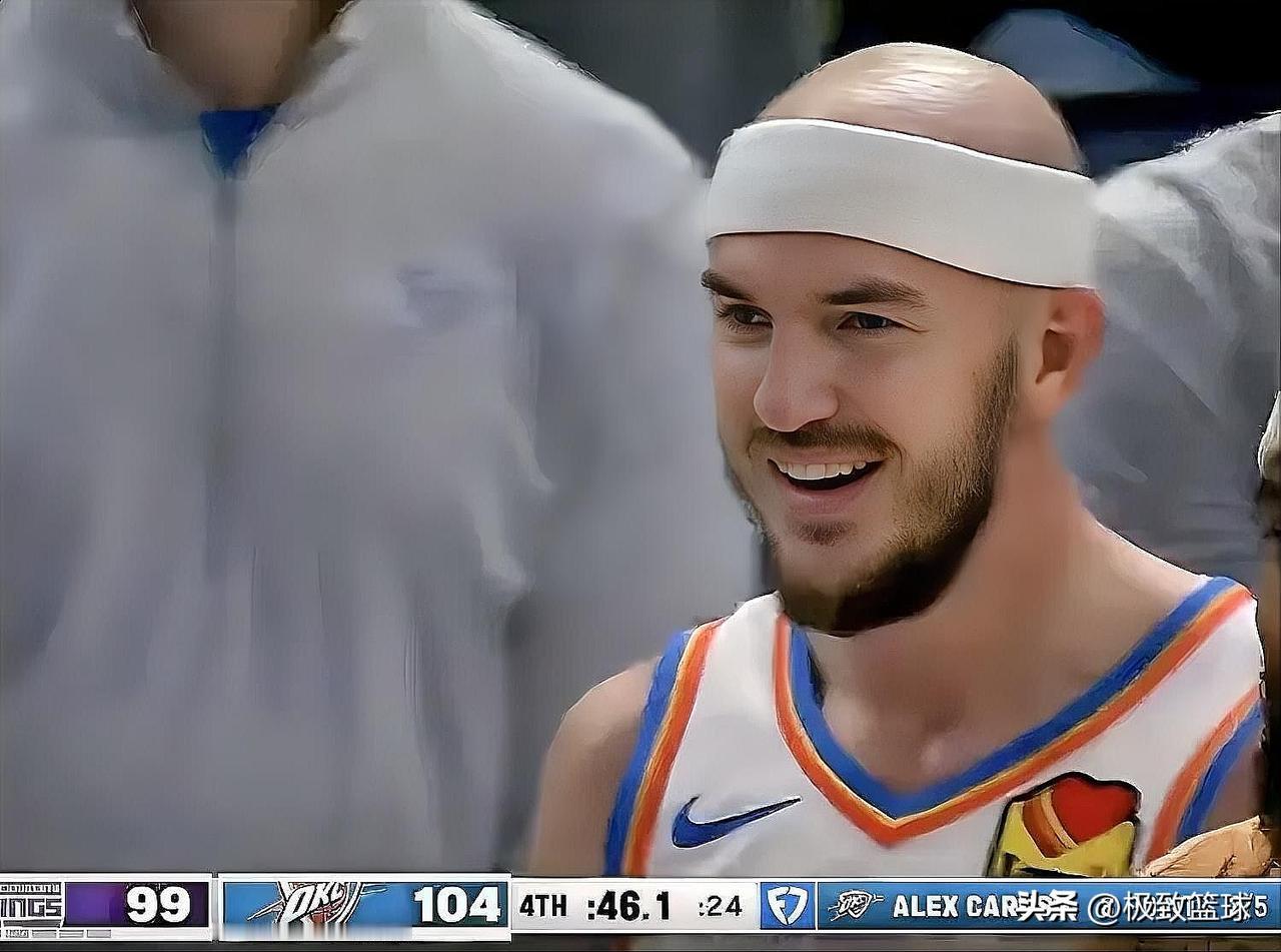 秃曼巴卡鲁索太不给威少面子了！

在雷霆对阵国王队的末节比赛中，卡鲁索命中一记关