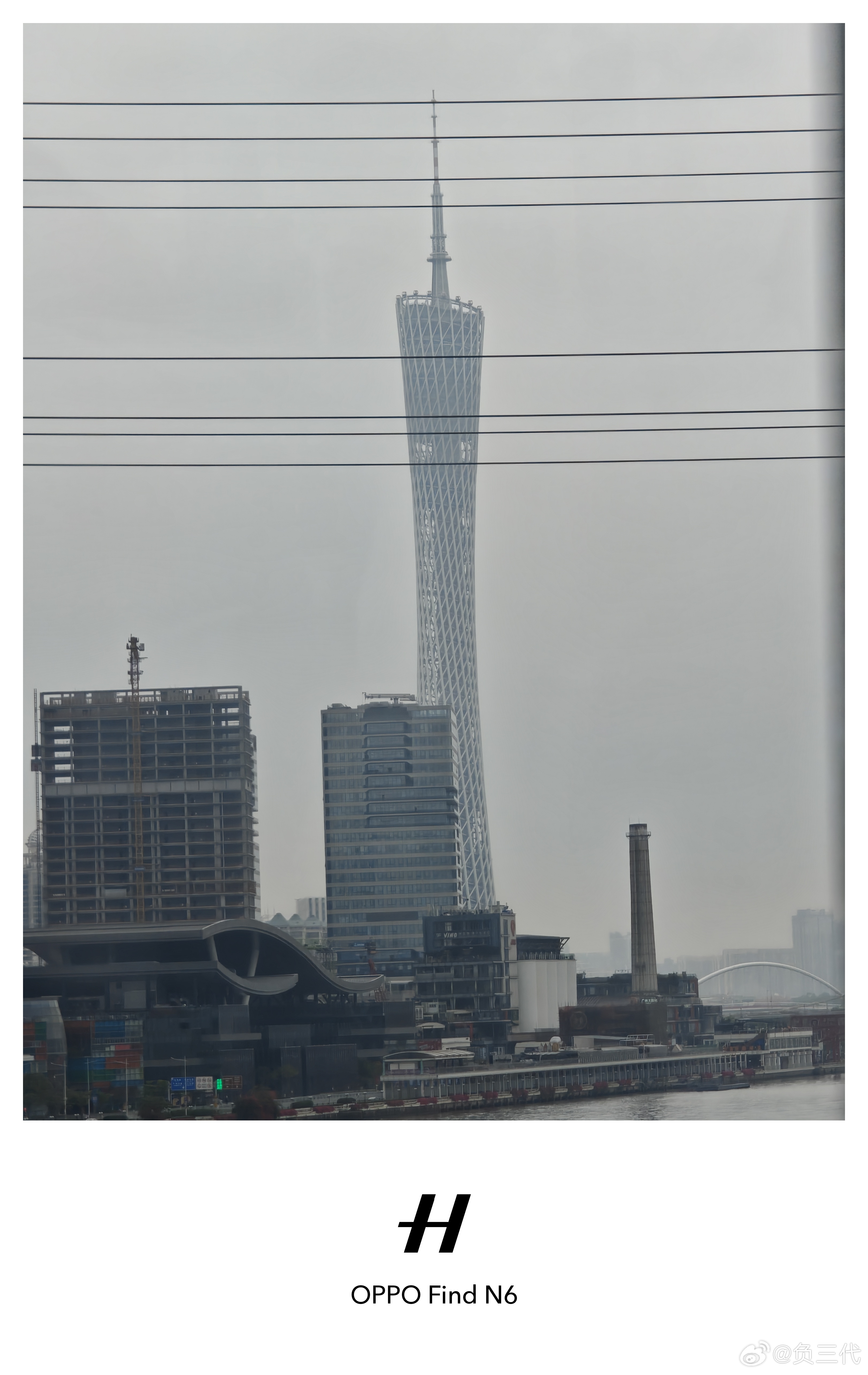 大巴上拍到阴天的广州塔，立马不精神了