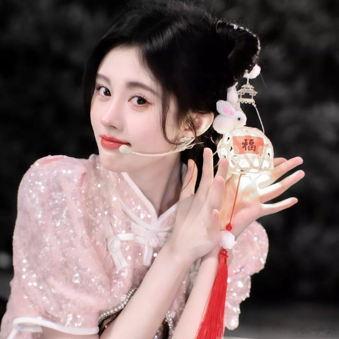 𝙒𝙚𝘾𝙝𝙖𝙩女头｜女生头像分享 | 鞠婧祎女头 ｜ins 风 ​​​