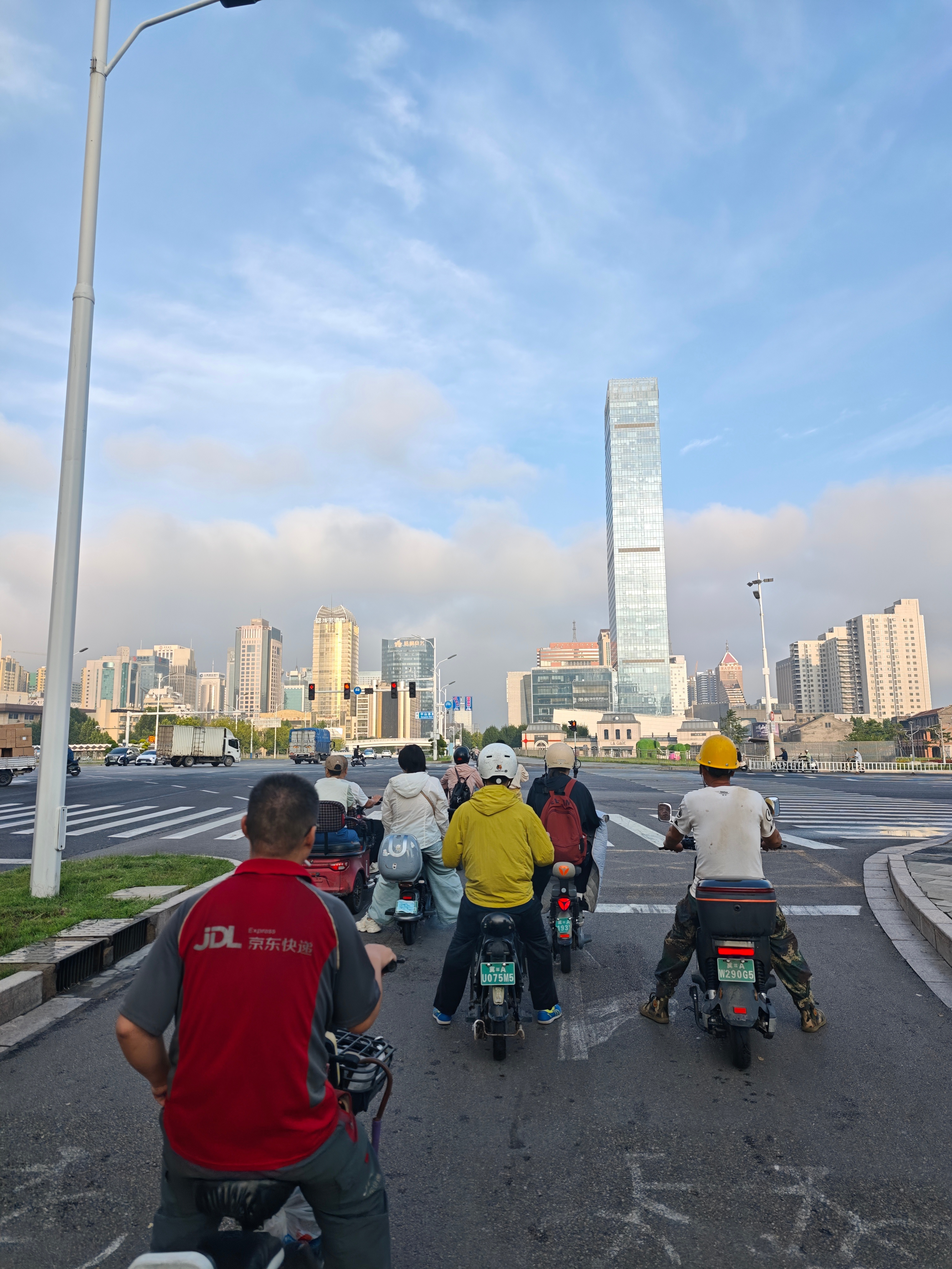 兄弟们，欧哥今天的骑行结束了！总用时3小时09分，骑行56.55km，绿道水太多