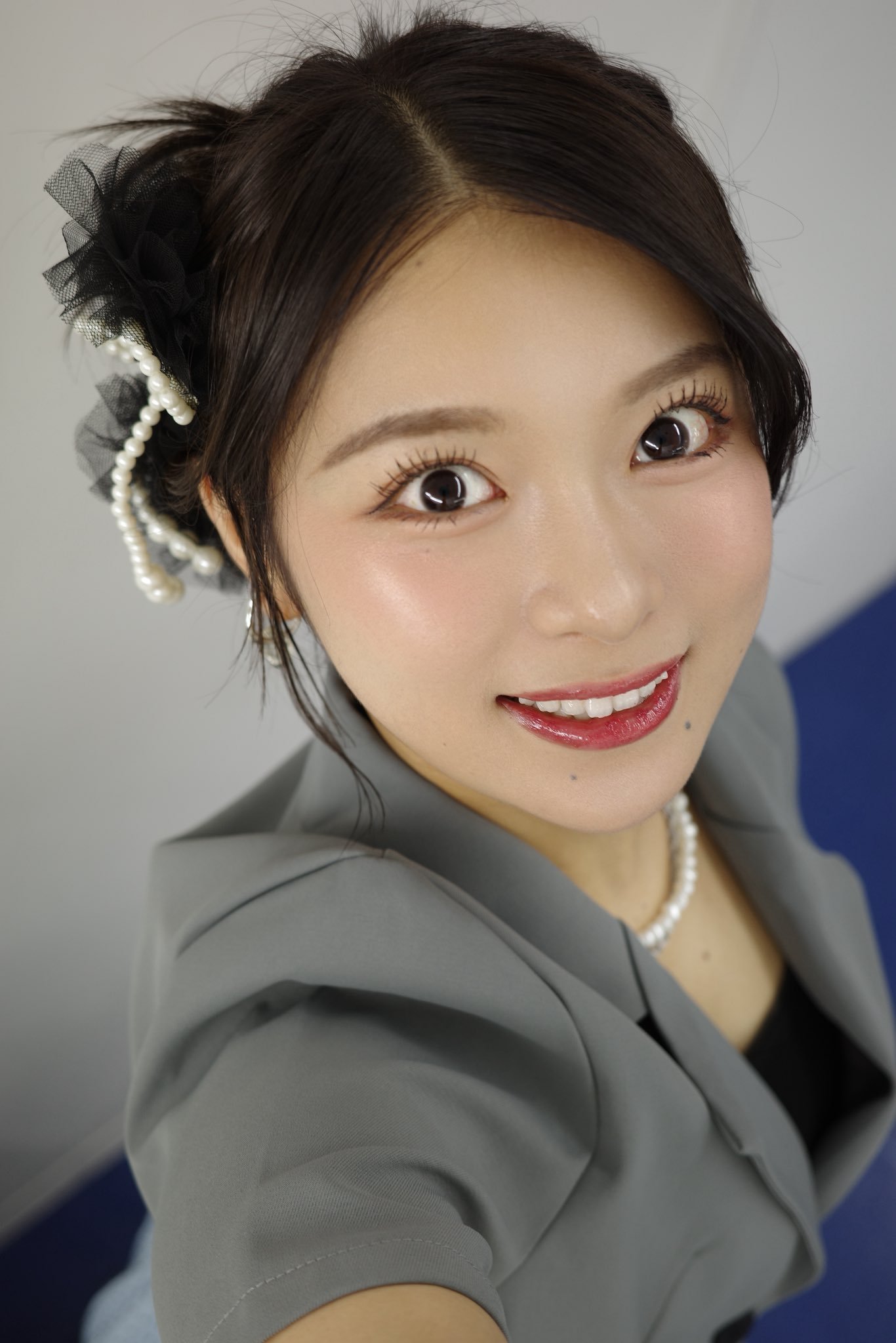 まるぴ ヘアメ素敵に仕上げてもらいました💐オンラインサイン会ならこの衣装の私を