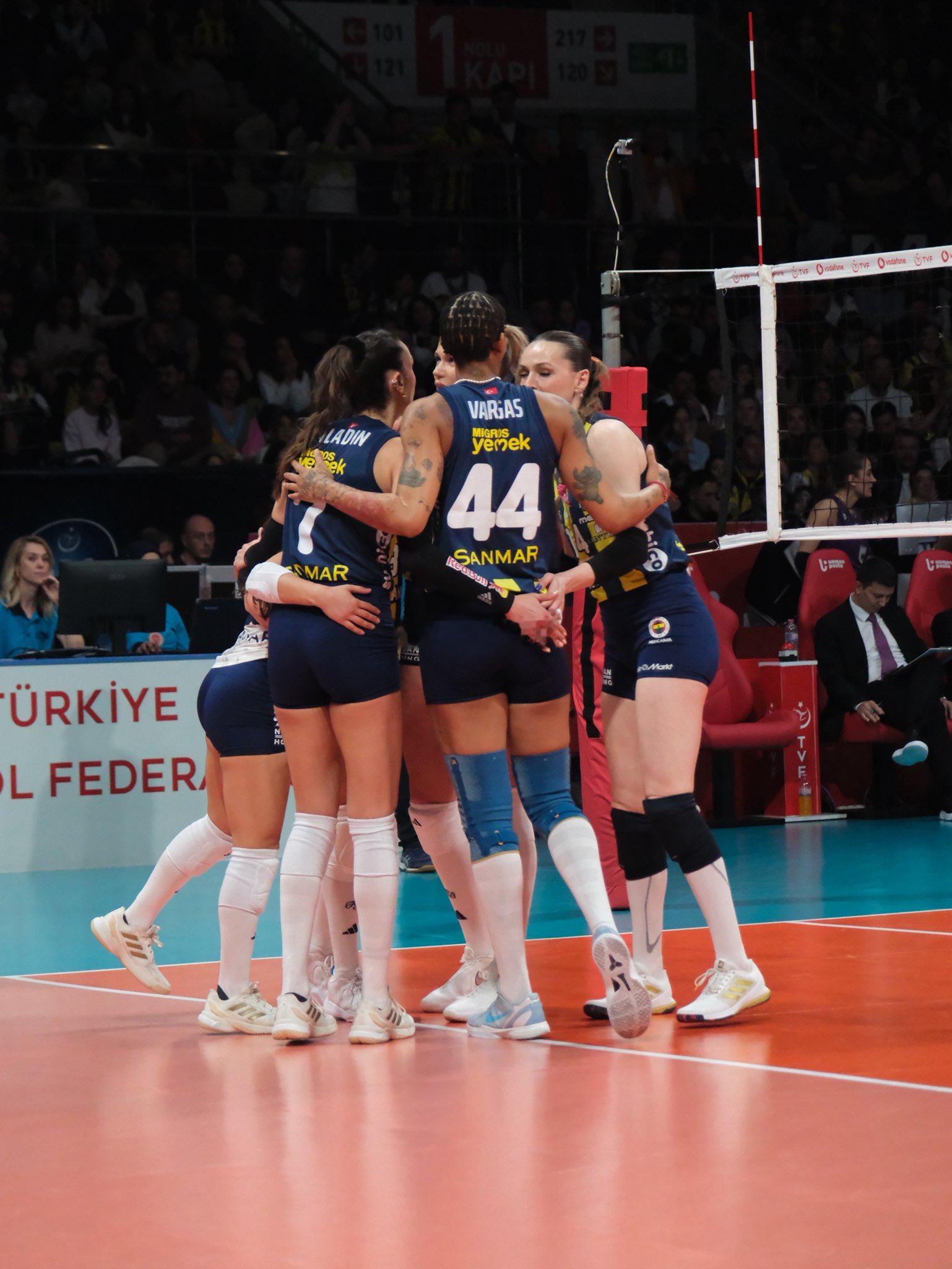 2025-2026土耳其女排超级联赛冠亚军决赛第二回合瓦基弗银行vs费内巴切第三