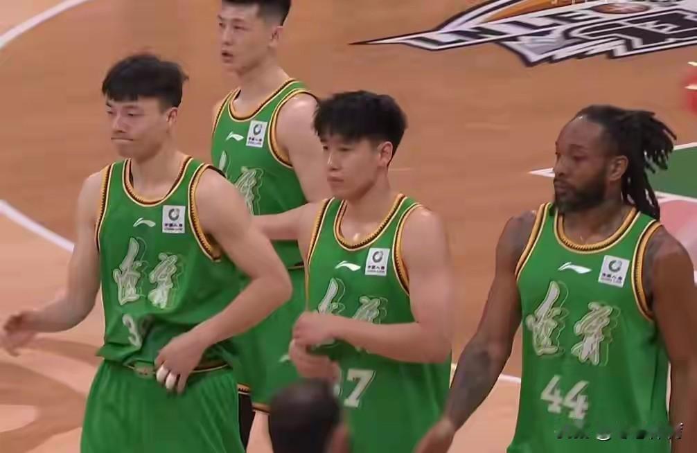 打个锤子！辽宁98-86力克北控，看看球员数据，谁才是赢球的最大功臣:

1、付