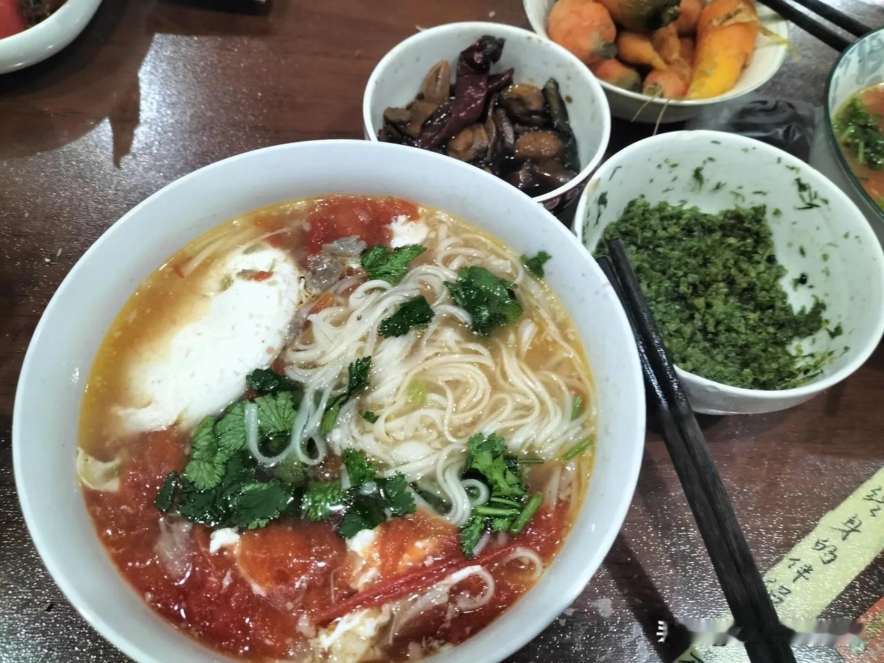 《我是刑警》剧终两个爸爸秦川，叶茂生，隔空向叶海平竖起大拇指。

这个大拇指，既