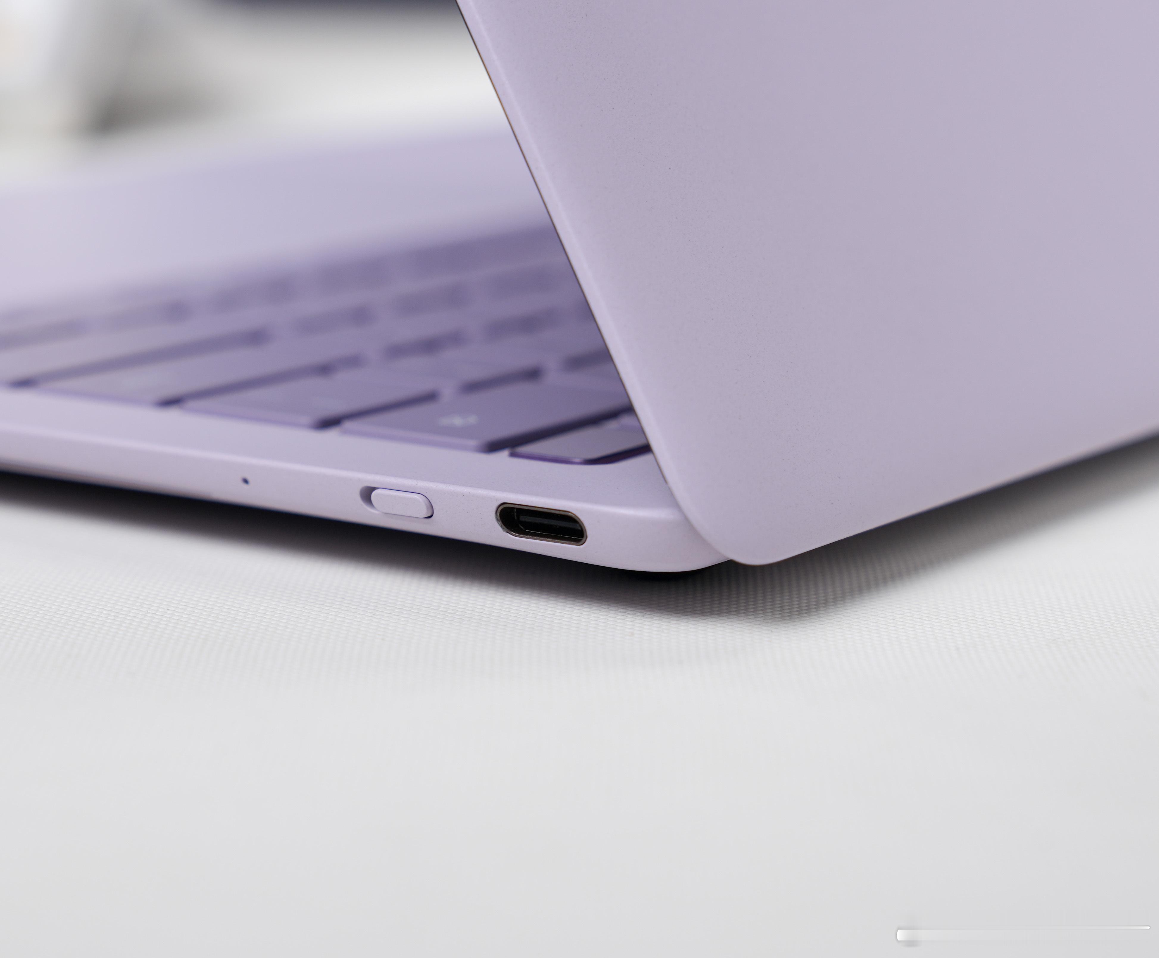 Matebook Pro S屏幕有三种类型可选，普通/柔光/防窥。这次比较特别的