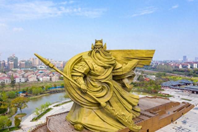 关羽到底有多牛？为何从古至今，唯有他能成“武圣”？