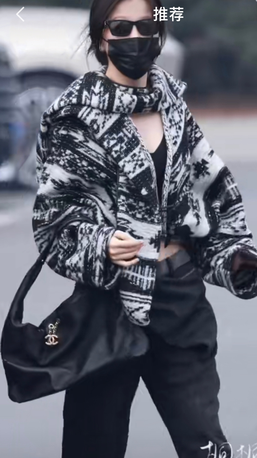 虞书欣云初令今日上班路透，酷飒拽姐T台秀！！