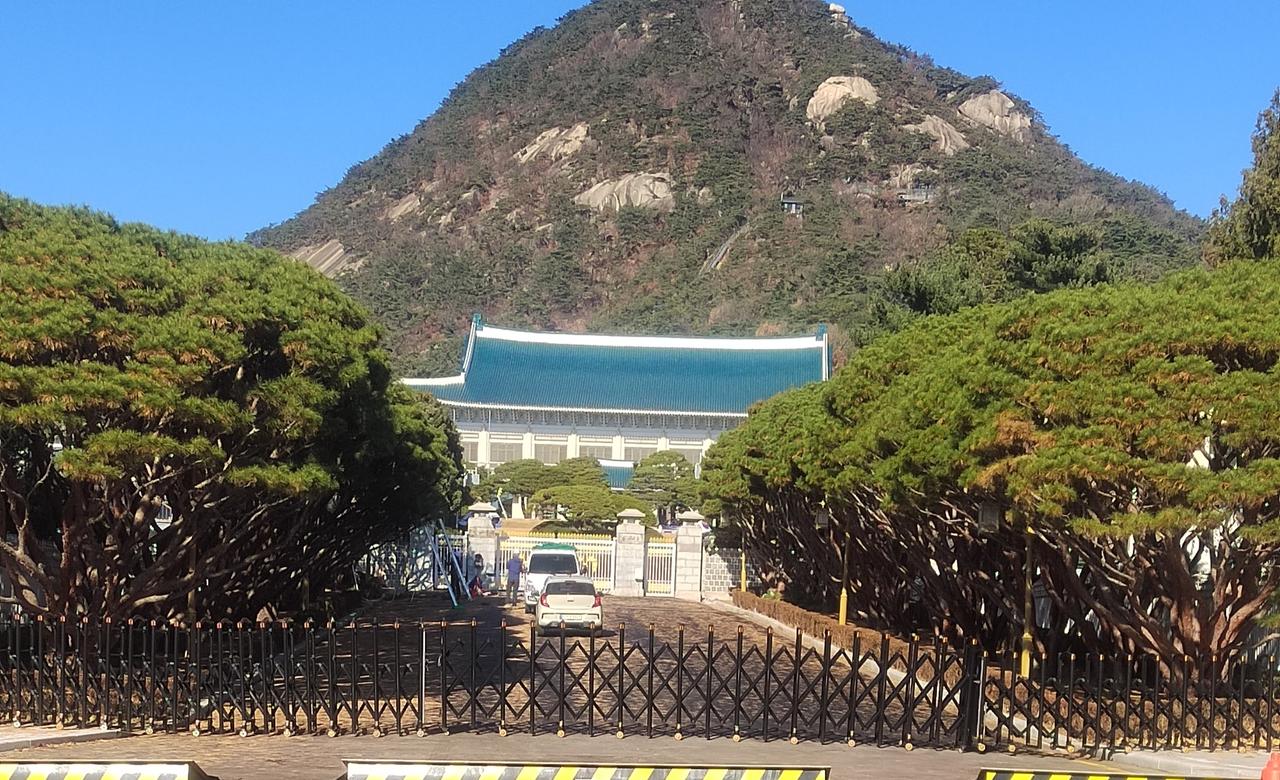 快报！当地时间6日凌晨，韩国前总统尹锡悦夫人金建希股价操纵案二审主审法官申宗旿从