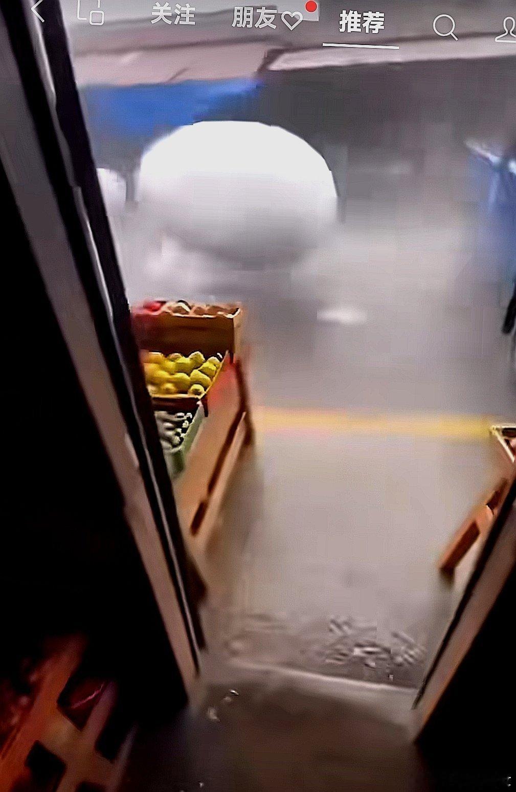 我靠，中国大陆下冰雹了
