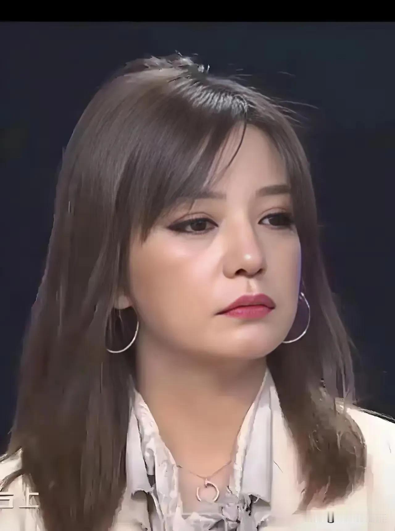 听到娱乐圈这个女人离婚的消息，估计没有多少人会同情。
仔细看她一路走来，负面消息