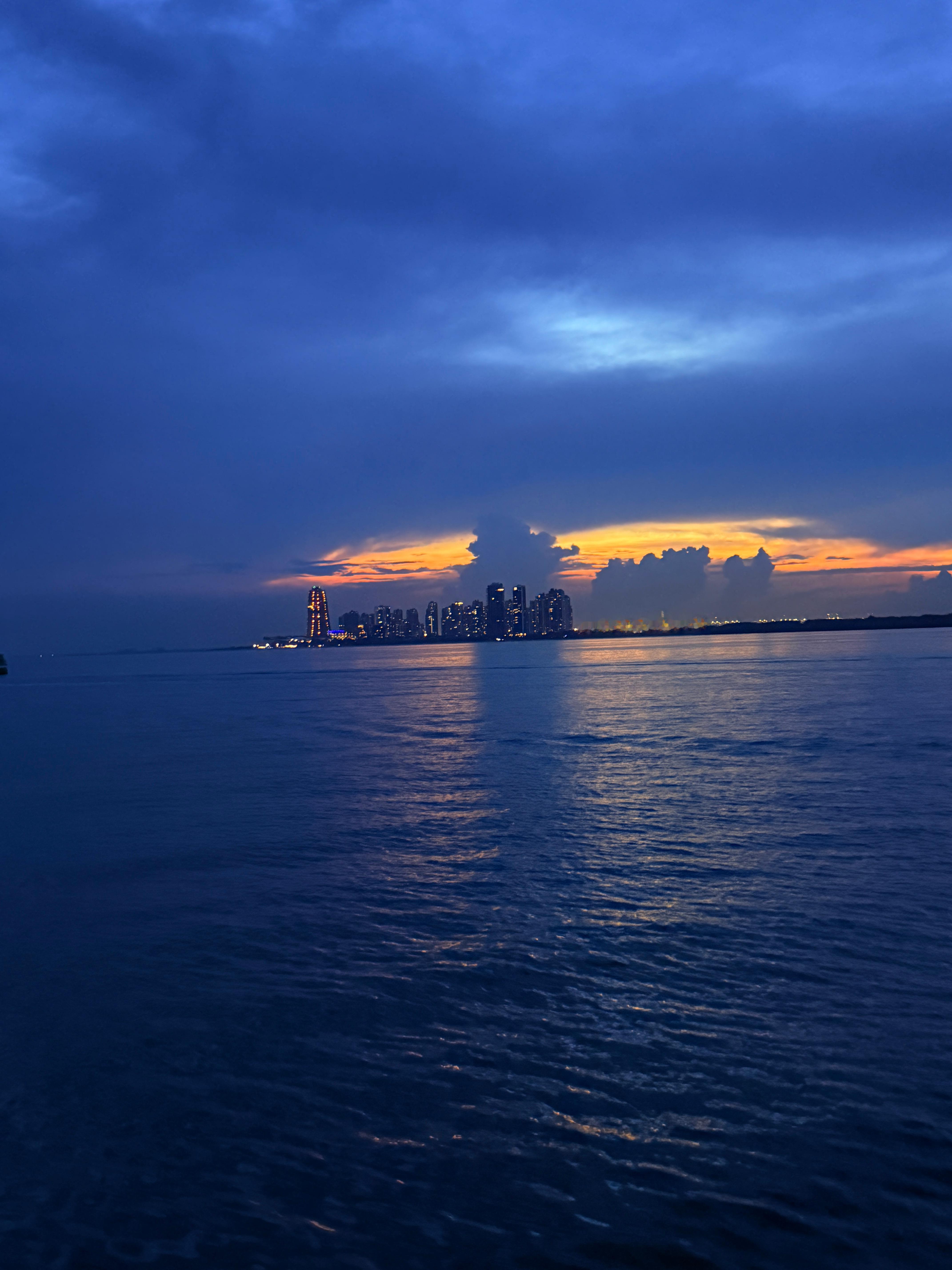 滨海暮色 海与黄昏平分浪漫 