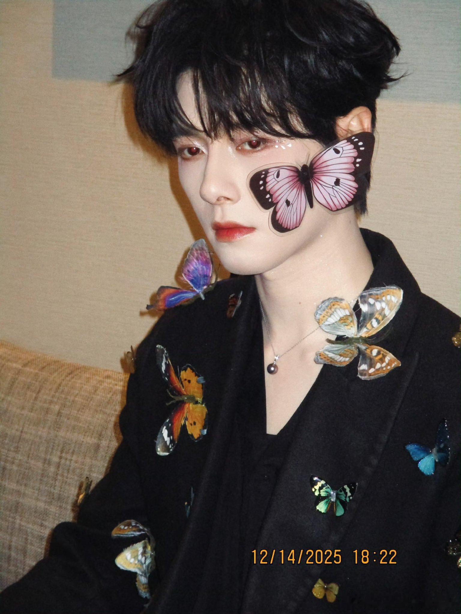 男演员的妆到这个程度还蛮吓人的。 