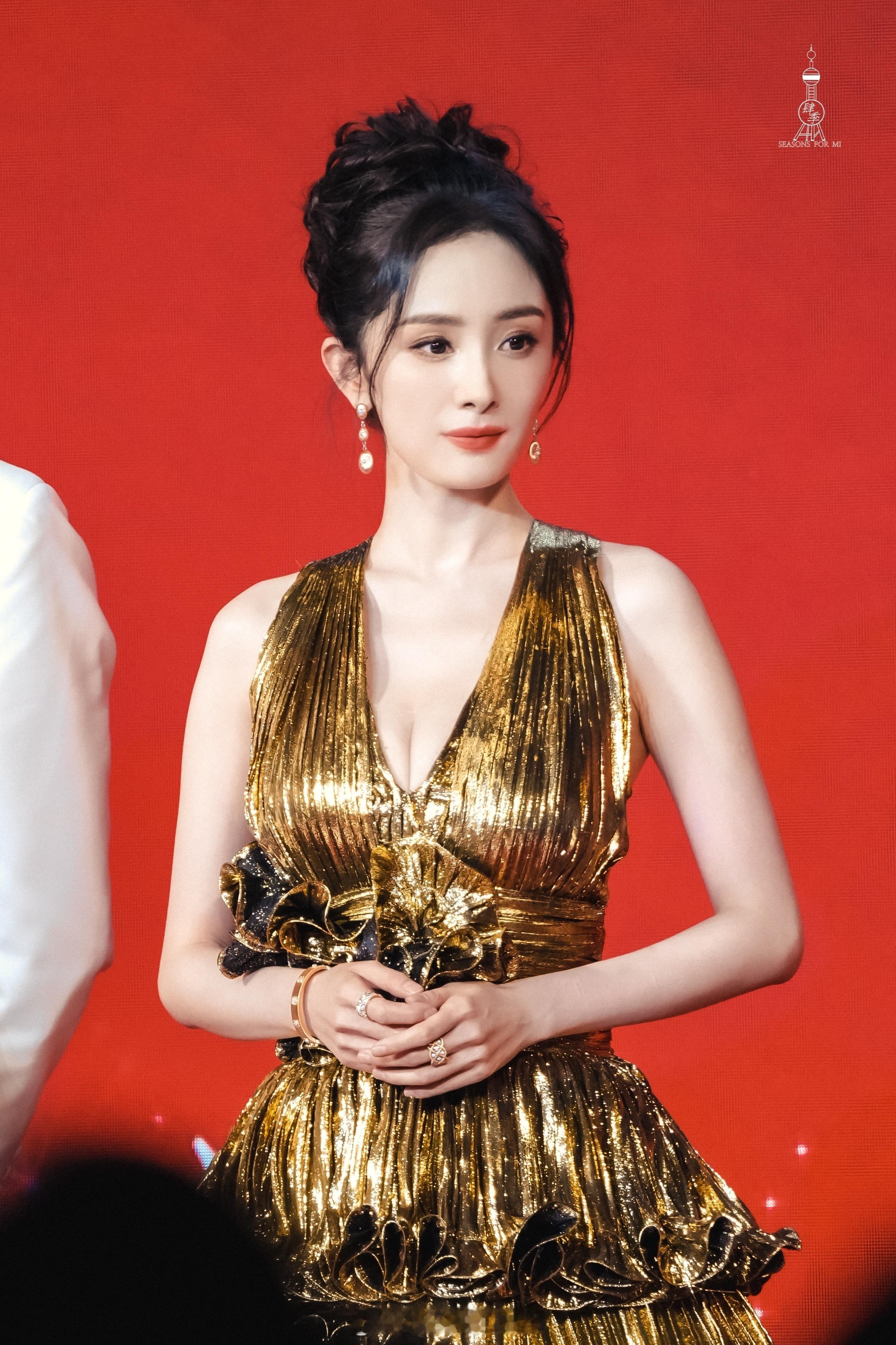 杨幂雅诗兰黛三亚活动现场祝大家六一节日快乐[打call] ​​​
