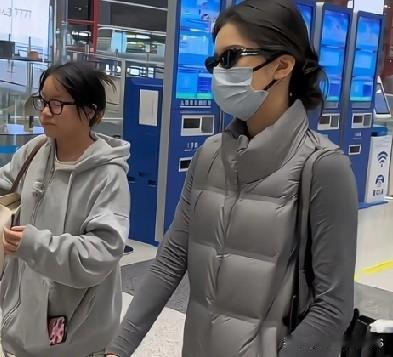 哎真的！张婧仪穿啥都自带滤镜，素人穿上可能就是“哦一件衣服”，她穿直接变“哇这件