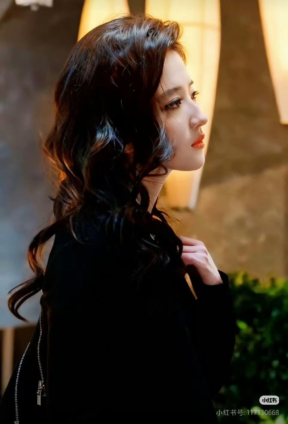 艳丽又清纯，刘亦菲特色 