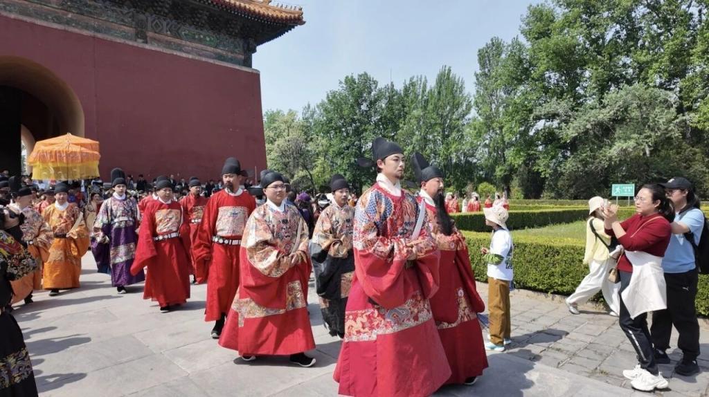 一、千年陵寝重启大明礼乐，实景复刻国宝画卷
 
清明时节，世界文化遗产北京明十三