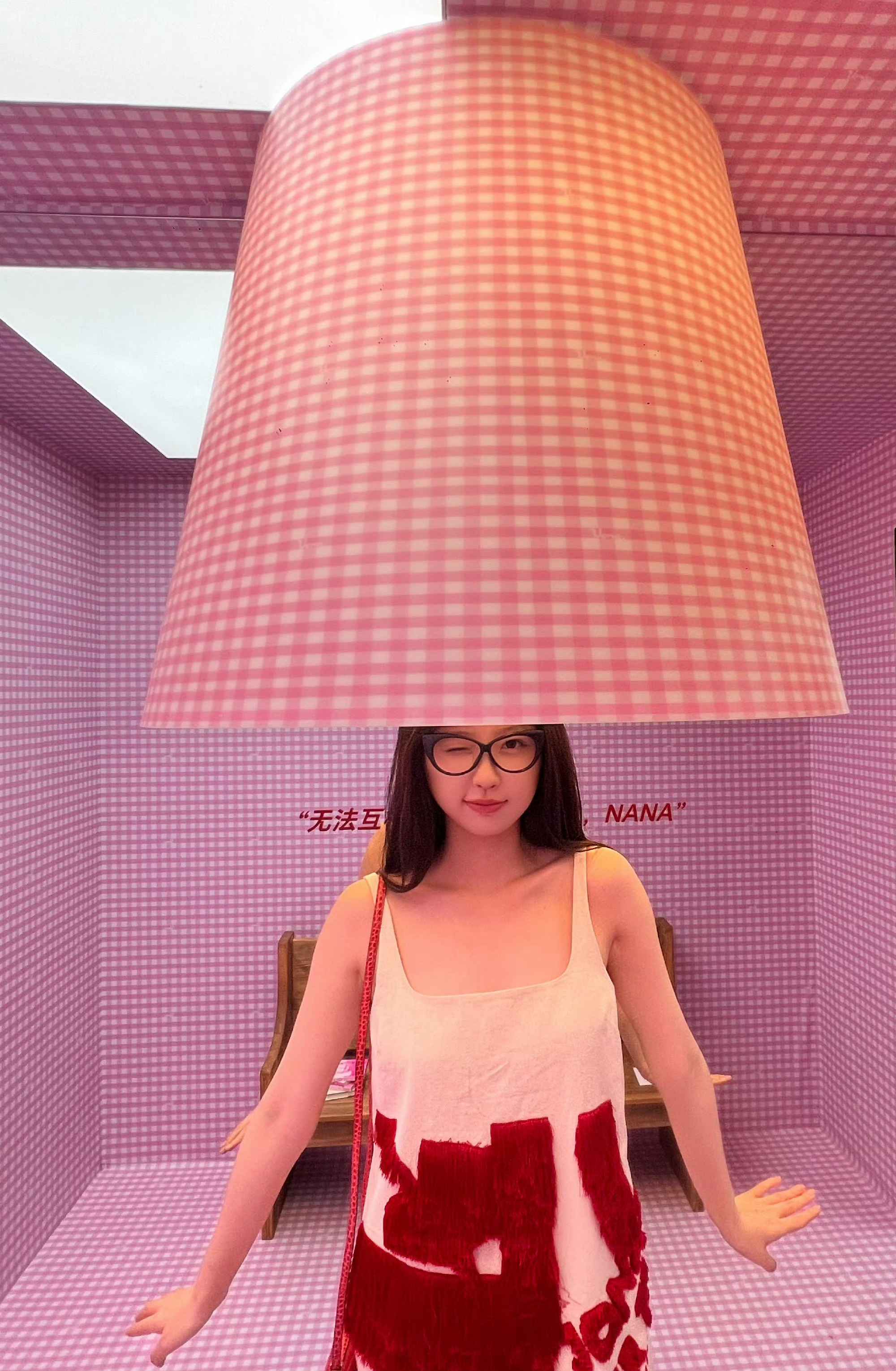 欣欣子的超级大台灯？帽子？哈哈哈哈哈哈好喜欢活力满满的虞书欣了！看到心情就变好！