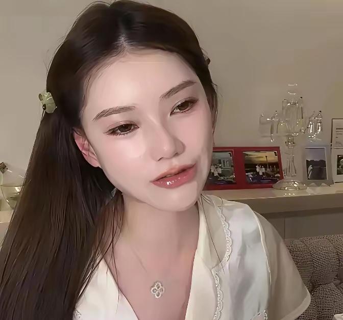 马晓梅直播间这段回复，算是把“高情商”三个字刻在骨子里了。
 
粉丝带着刺提问，