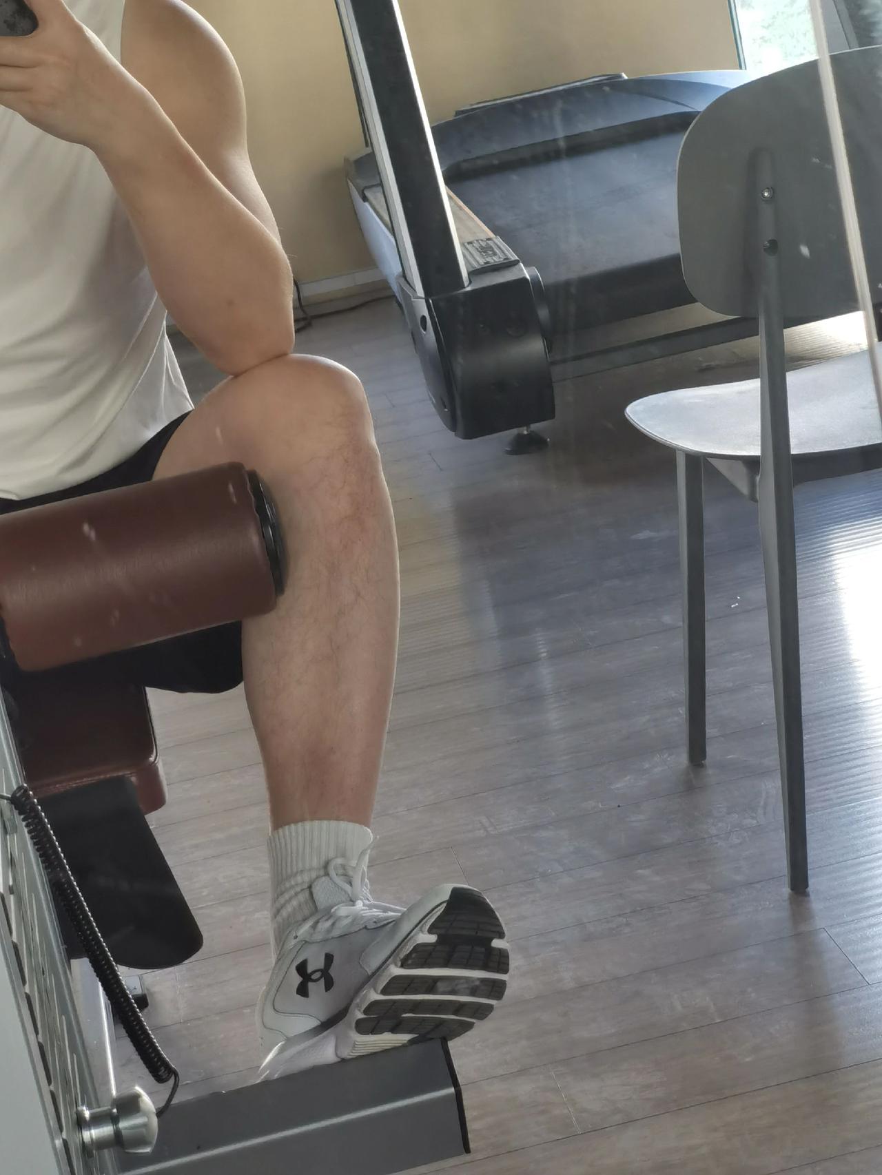 好久没练腿了，练个腿吧健身 腿毛 荷尔蒙 黑袜