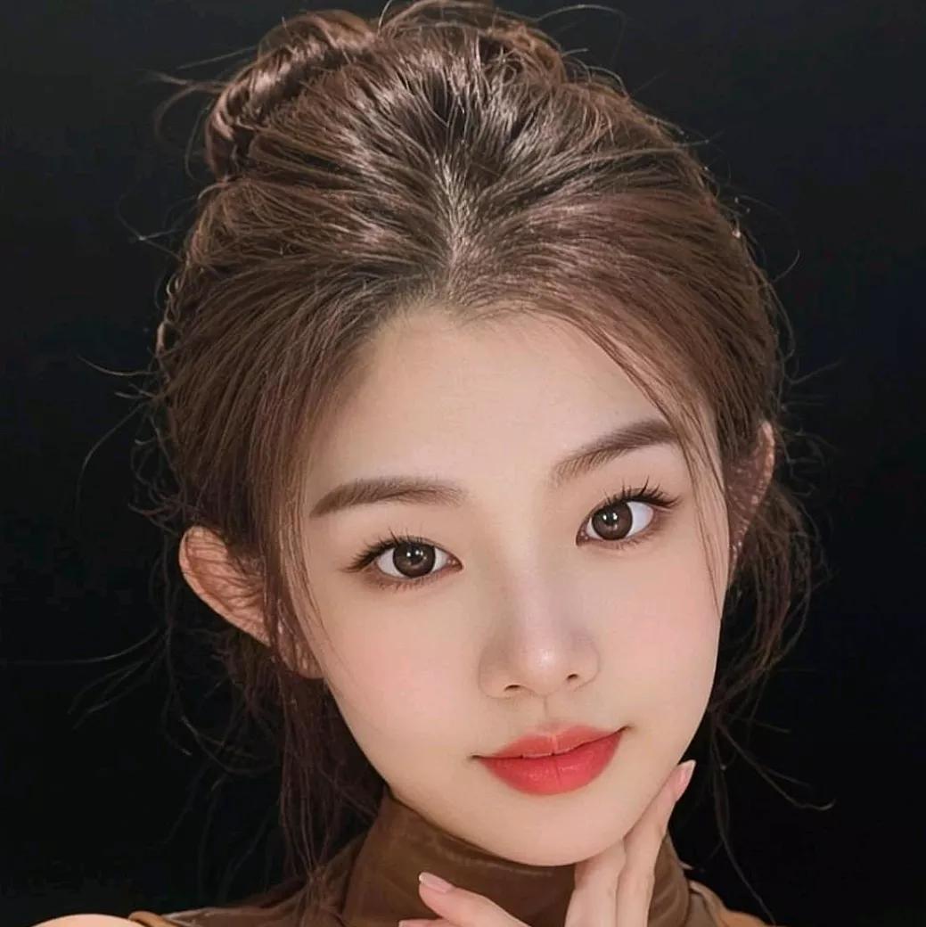 温柔眼眸，甜美红唇，复古优雅，尽显魅力。红唇美人照 红唇美少女 深发红唇 逆光红