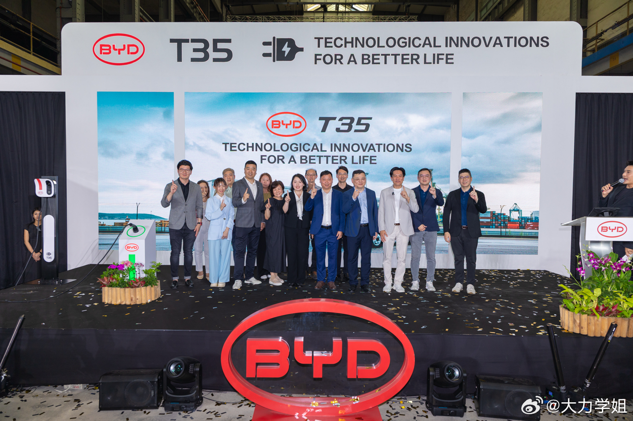 比亚迪在新加坡真的太顶了！用实力助力全球绿色出行。乘用车连续两年拿下销量第一，商